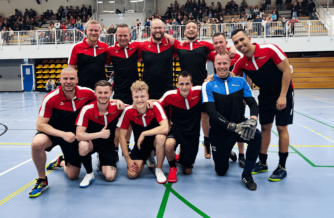 A group of colleagues in the old sports hall of Merwestein.