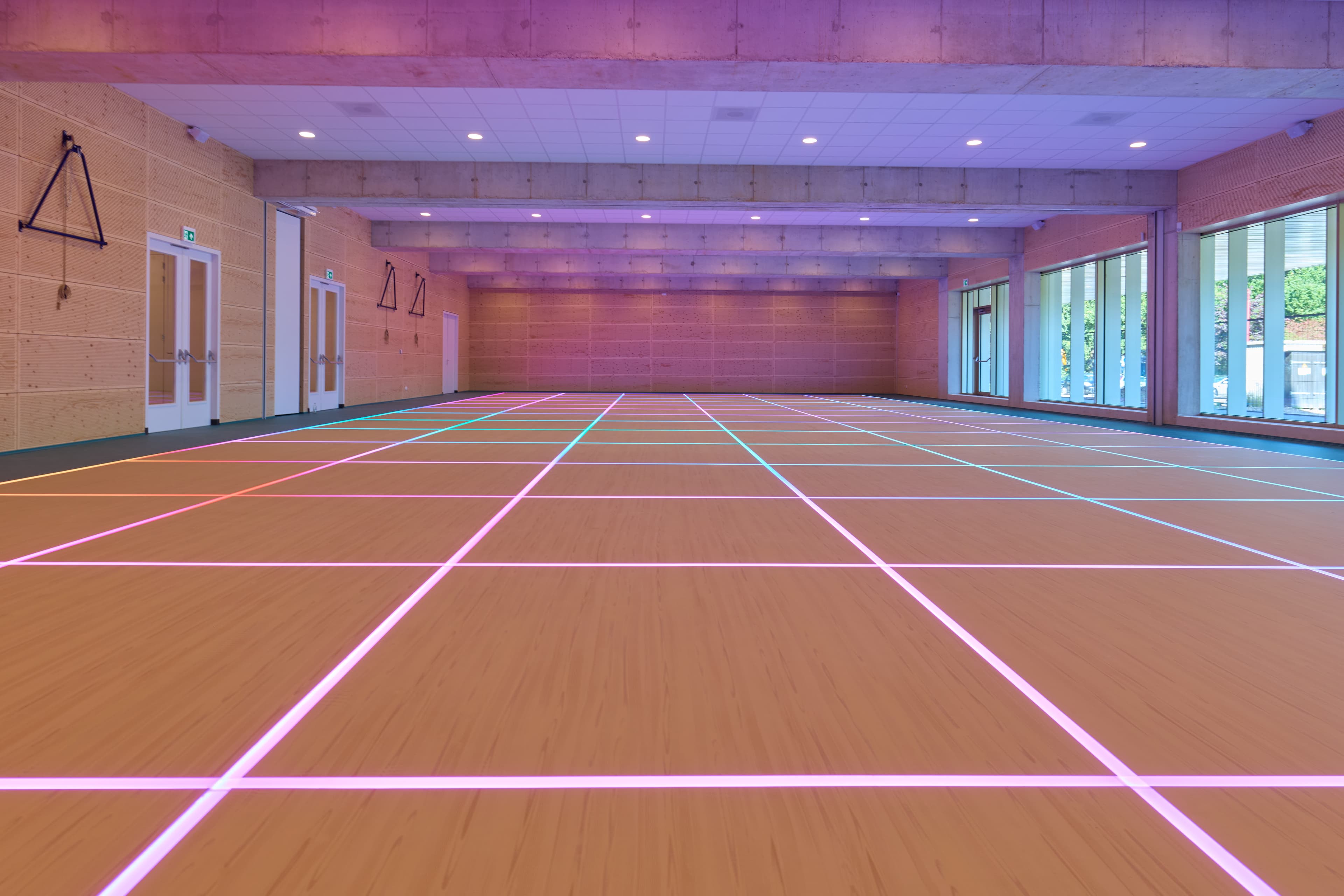 Multifunctionele ruimte met ledverlichting in de vloer